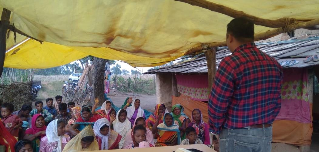 नक्सलियों द्वारा मारे जाने वाले ग्रामीणों के बच्चो को शिक्षा एवं रोजगार से जोड़ा